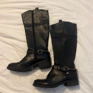 EUC black zip up heeled boots